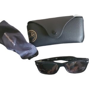 Ray-Ban Black Wayfarer Sunglasses with Black Case